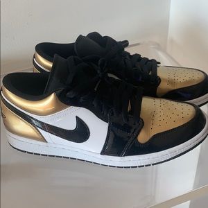 Jordan 1 gold toe (no box)